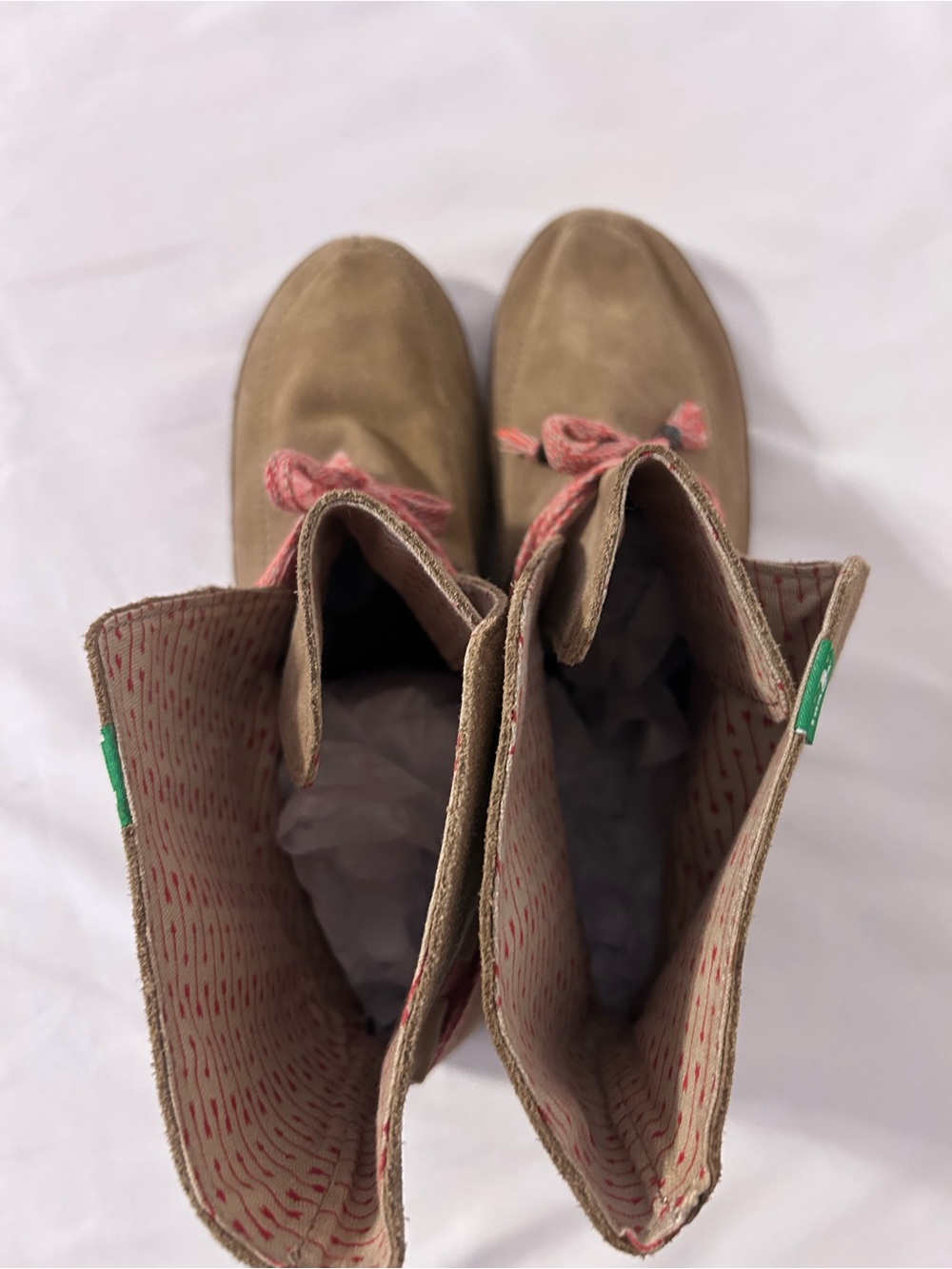 Sanuk Women’s Tan Suede Lace-Up Ankle Boots with Coral Laces - Picture 5 of 8